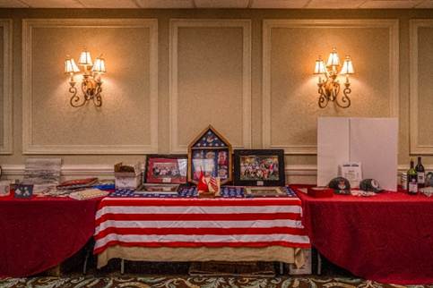 A table with a flag on it

AI-generated content may be incorrect.